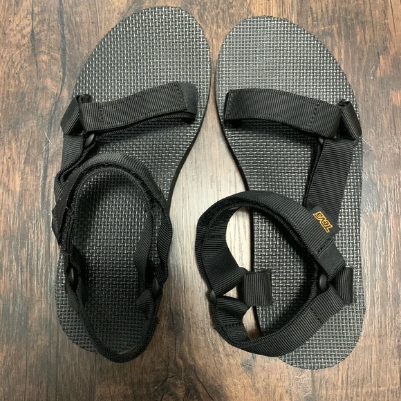 teva sandals size 7